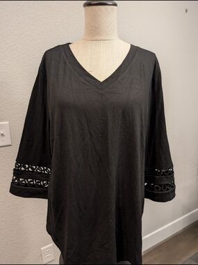 NWT Xieerduo Sz L Women's Black V-Neck Top with Lace Accent Sleeves